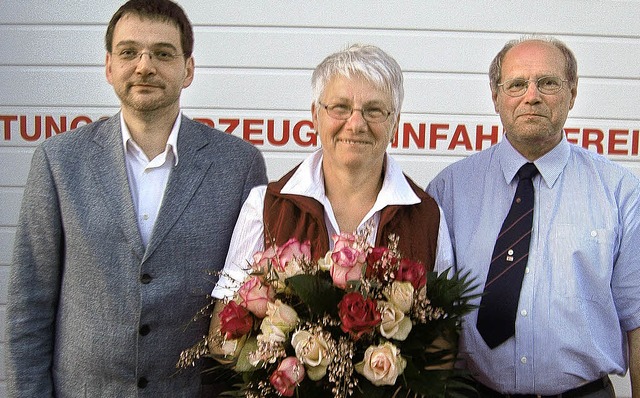 Der  DRK-Vorsitzende Frank Berg (links...rechts) verabschiedeten Maria Greiff.   | Foto: Sandra Decoux-Kone