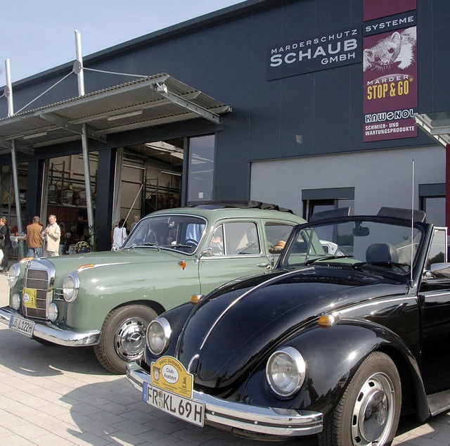 Alte Autos, neues Bauwerk: Offiziell e...ens Schaub mit einer Oldtimer-Rallye.   | Foto: Volker Mnch