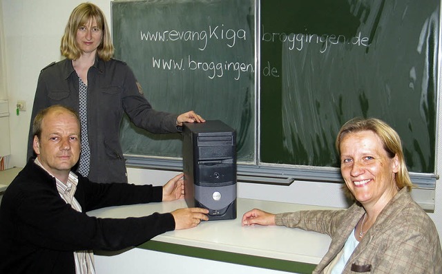 Der Frderverein der Bildungseinrichtu...gingen) und Schulleiterin Ellen Feit.  | Foto: Dennis zkan