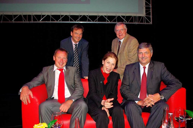 Moderator Manfred Hammes (rechts hinten) und die vier Ortenauer Prominenten.  | Foto: hr