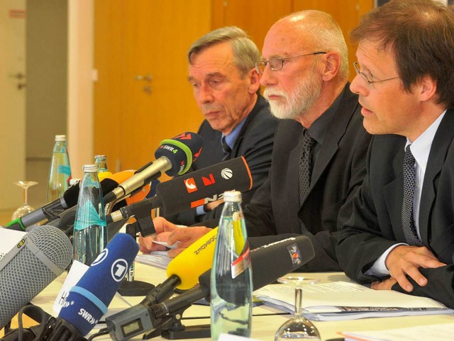 Wolfgang Holzgreve (rechts) von der Un... der Approbation zur Folge haben kann.  | Foto: Michael Bamberger