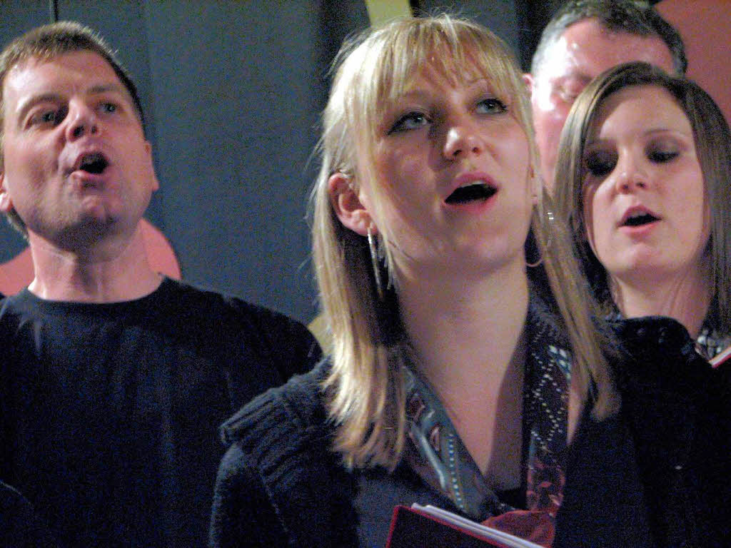 18 Chöre der Region kommen zum Dossenbacher Chortreffen. Am Samstag sangen Gospel-, Rock- und Popchöre. 18 Chöre der Region kommen zum Dossenbacher Chortreffen. Am Samstag sangen Gospel-, Rock- und Popchöre.