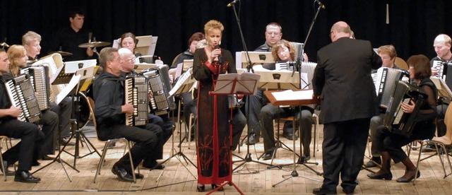 Die Vielseitigkeit ihres Instruments p...nsamen Auftritt mit Barbara Wldele.    | Foto: Jannik Schall