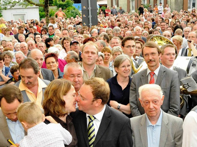 Heinz-Rudolf Hagenacker ksst seine Ve...h der Bekanntgabe des Wahlergebnisses.  | Foto: Zimmermann-Duerkop