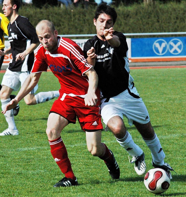 Auch Alexander Brogno (rechts) traf nicht fr den SV 08.   | Foto: kaufhold