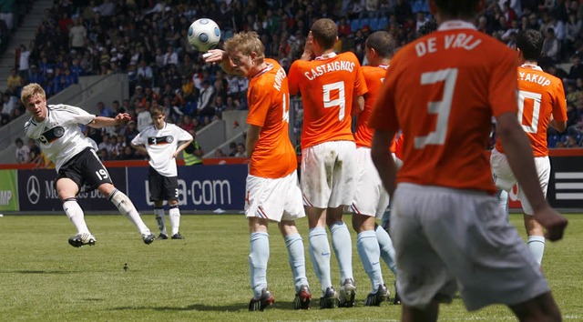 Florian Trinks erzielt das 2:1 fr Deutschland.  | Foto: dpa