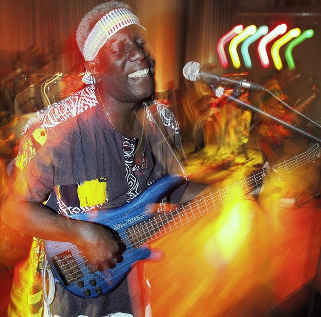 Bassist Emmanuel Kwasi Kormedoda.   | Foto: Patrik Mller