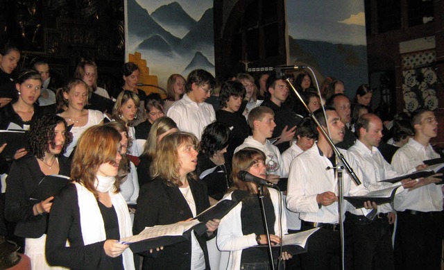 Begeistert und begeisternd: der Chor, ...Ehrenstettener St.Georgs-Kirche sang.   | Foto: Anne Freyer