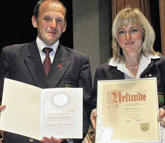 Lothar Wamer und Tanja Hottenroth wur...se 25-jhrige Mitgliedschaft geehrt.    | Foto: michael gottstein