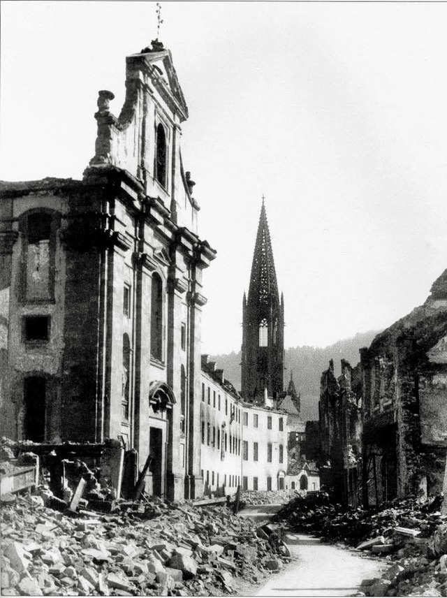 Auferstanden aus Ruinen: 1945 lagen au.... Wie in der  Freiburger Bertoldstrae  | Foto: Rbcke/Ullstein