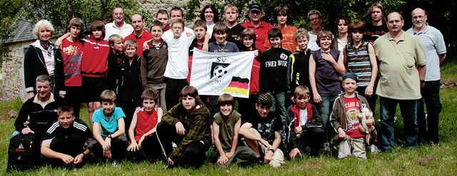 Die D-Junioren des Sportvereins Grafen...er Partnergemeinde Combrit angekommen.  | Foto: Wlfried Dieckmnann