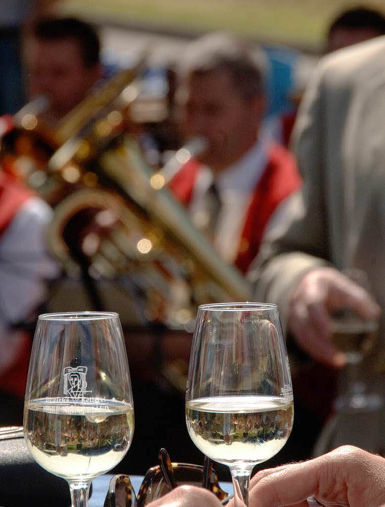 Frohe Weinlaune und die Liebe zum Gutedel zeigten die Teilnehmer am Gutedeltag zwischen Mllheim und Staufen.