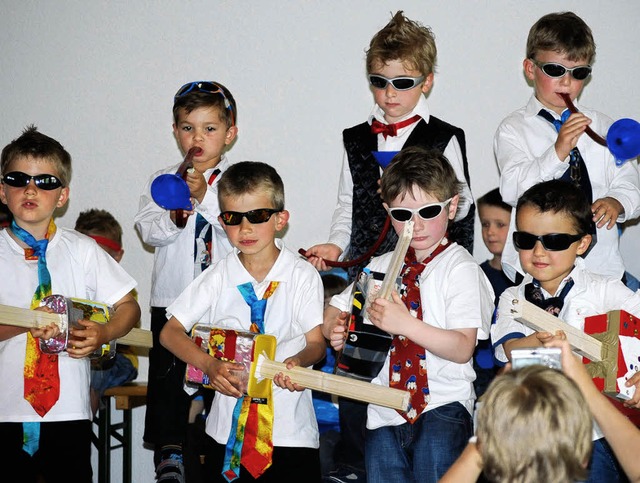 Der Auftritt der Kindergartenkinder al...e beim Frhlingsfest den ganzen Saal.   | Foto: zakaydin