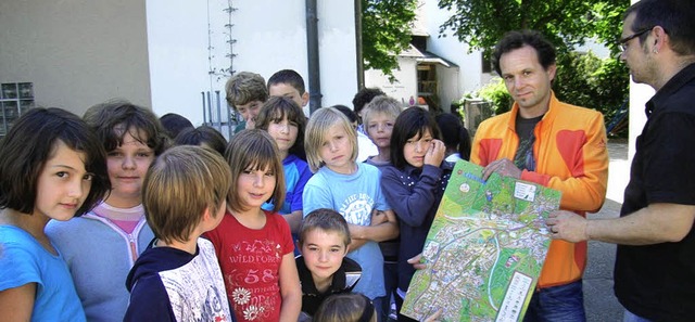 Die Klasse 4a der Fridolin-Schule ist ...s) Frank Awender und Stefan Dieterle.   | Foto: Johanna Hgg