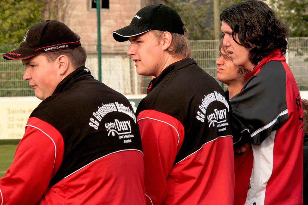 Die D-Jugendmannschaft aus Grafenhausen musste am ersten Turniertag in Combrit vier Spiele absolvieren Die D-Jugendmannschaft aus Grafenhausen musste am ersten Turniertag in Combrit vier Spiele absolvieren