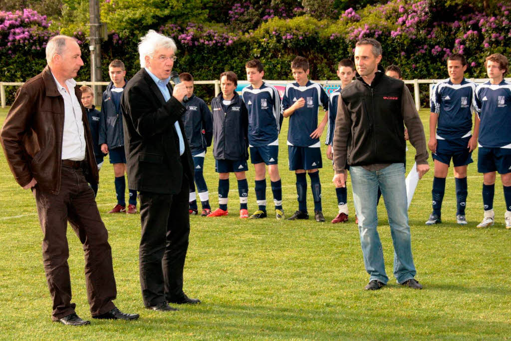 Die D-Jugendmannschaft aus Grafenhausen musste am ersten Turniertag in Combrit vier Spiele absolvieren Die D-Jugendmannschaft aus Grafenhausen musste am ersten Turniertag in Combrit vier Spiele absolvieren
