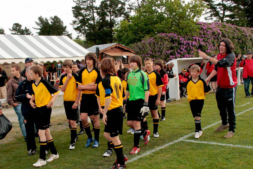 Die D-Jugendmannschaft aus Grafenhausen musste am ersten Turniertag in Combrit vier Spiele absolvieren Die D-Jugendmannschaft aus Grafenhausen musste am ersten Turniertag in Combrit vier Spiele absolvieren