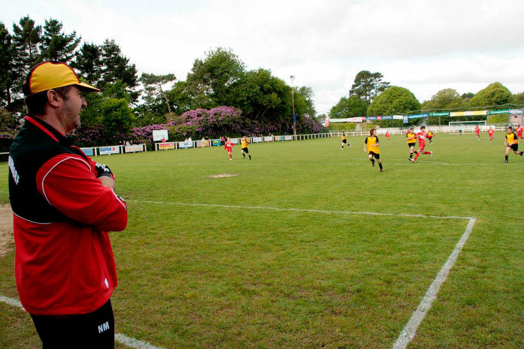 Die D-Jugendmannschaft aus Grafenhausen musste am ersten Turniertag in Combrit vier Spiele absolvieren Die D-Jugendmannschaft aus Grafenhausen musste am ersten Turniertag in Combrit vier Spiele absolvieren