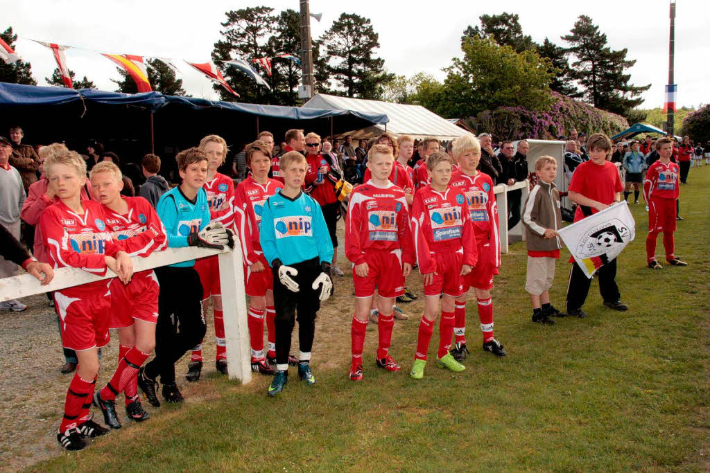 Die D-Jugendmannschaft aus Grafenhausen musste am ersten Turniertag in Combrit vier Spiele absolvieren Die D-Jugendmannschaft aus Grafenhausen musste am ersten Turniertag in Combrit vier Spiele absolvieren
