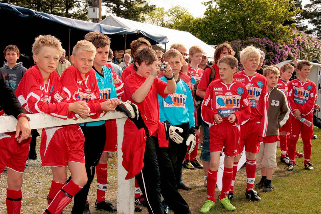 Die D-Jugendmannschaft aus Grafenhausen musste am ersten Turniertag in Combrit vier Spiele absolvieren Die D-Jugendmannschaft aus Grafenhausen musste am ersten Turniertag in Combrit vier Spiele absolvieren