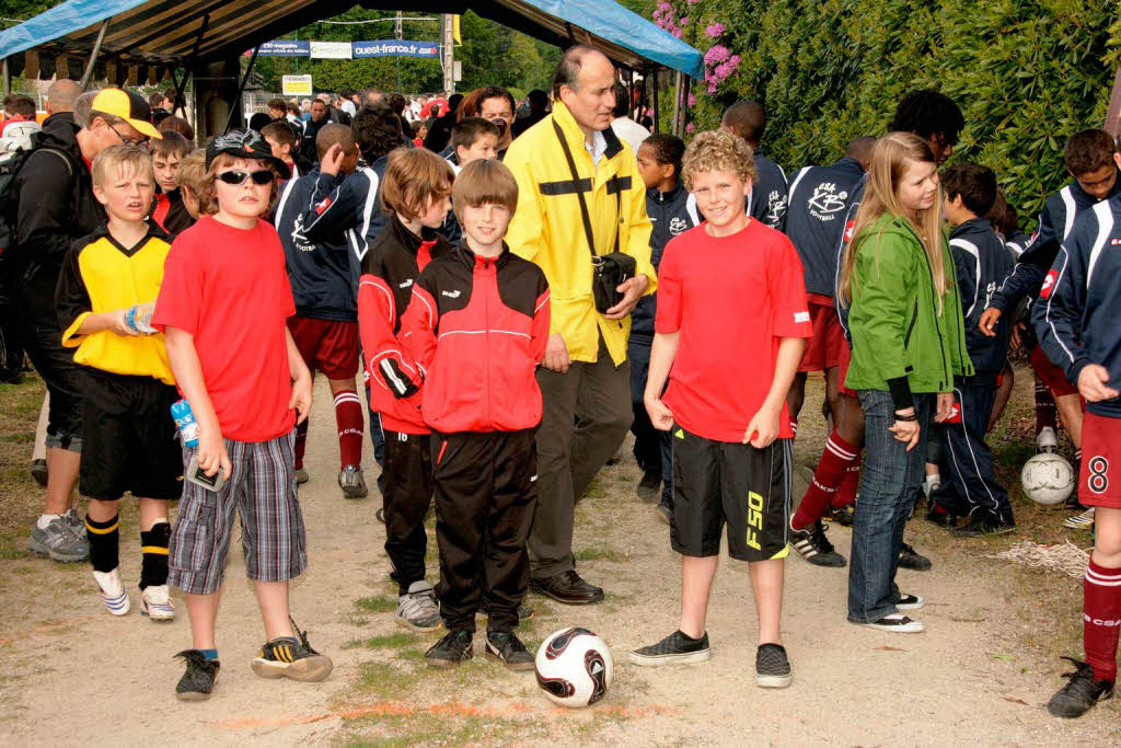 Die D-Jugendmannschaft aus Grafenhausen musste am ersten Turniertag in Combrit vier Spiele absolvieren Die D-Jugendmannschaft aus Grafenhausen musste am ersten Turniertag in Combrit vier Spiele absolvieren