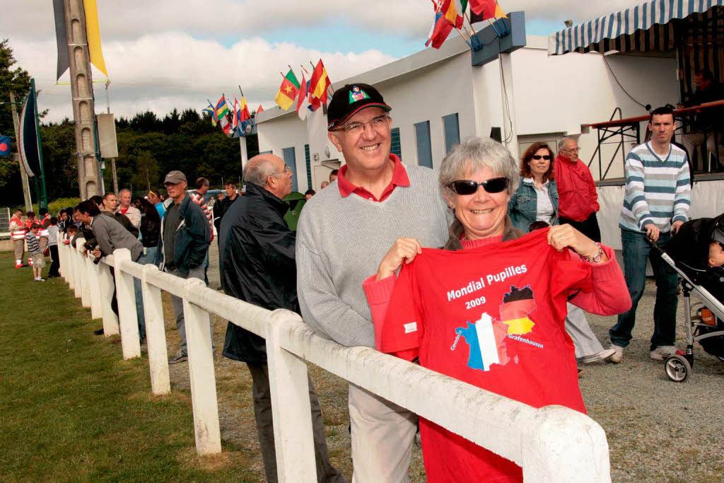 Die D-Jugendmannschaft aus Grafenhausen musste am ersten Turniertag in Combrit vier Spiele absolvieren Die D-Jugendmannschaft aus Grafenhausen musste am ersten Turniertag in Combrit vier Spiele absolvieren