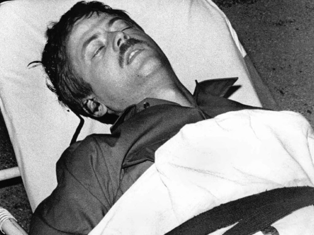 Ein bedeutsames Bild aus der Geschicht... Der ermorderete Benno Ohnesorg, 1967.  | Foto: dpa