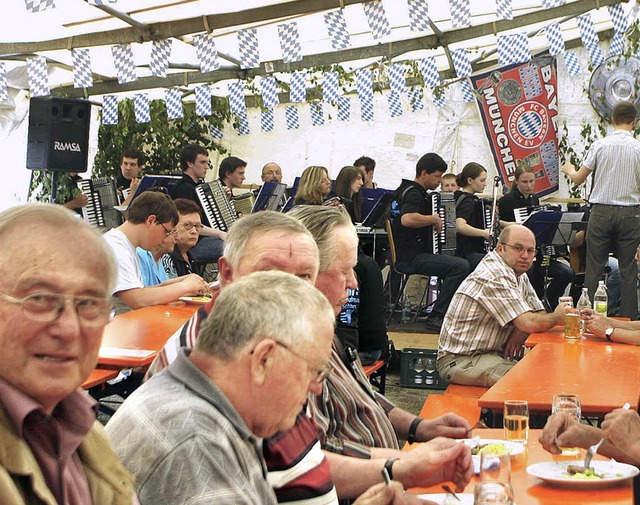 Die Vter feierten   beim bayerischen Abend in Schuttern.   | Foto: fssel