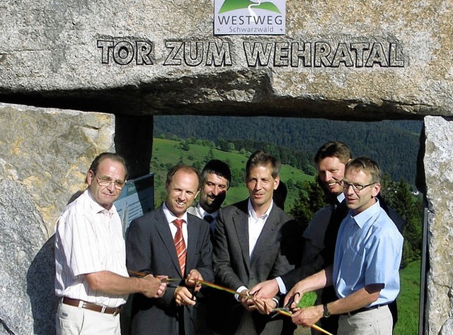 Gaben den Weg frei (von links): Georg ...tz von der Schwarzwaldtourismus GmbH.   | Foto: Mller