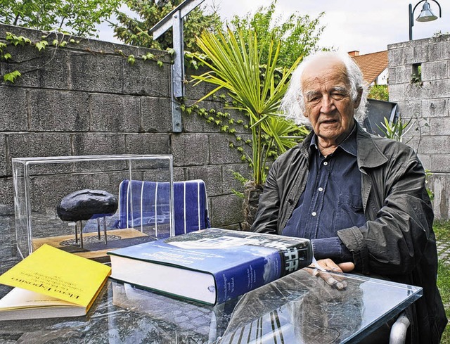 83 Jahre alt ist er, aber einer der Ju...ben von Literatur und Kunstobjekten.    | Foto: Horst Fischer