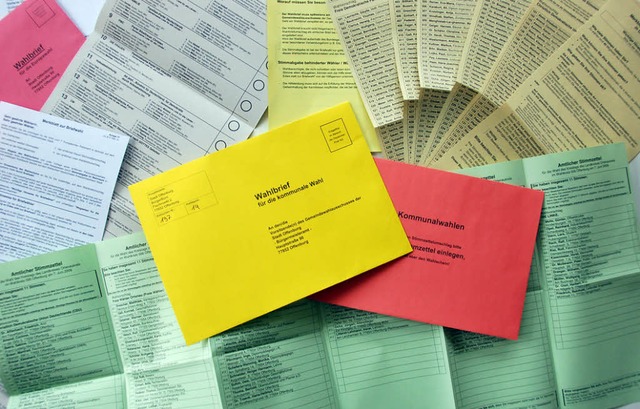 Ganz schn viel Papier: die Wahlunterlagen.  | Foto: Helmut Seller