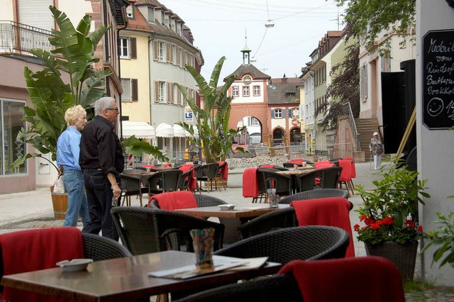 Ein teil der neuen Fugngerzone ist s... vor dem Stadttor wird noch gebaggert.  | Foto: Walser