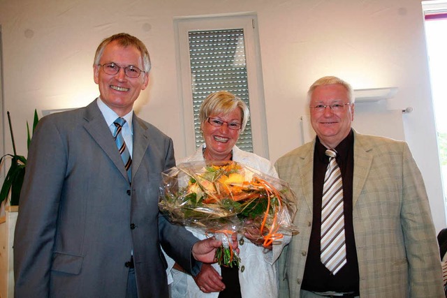 Chefarzt Dr. Gnter Zabel (rechts) wur...Marianne und Landrat Walter Schneider.  | Foto: Marlies Jung-Knoblich