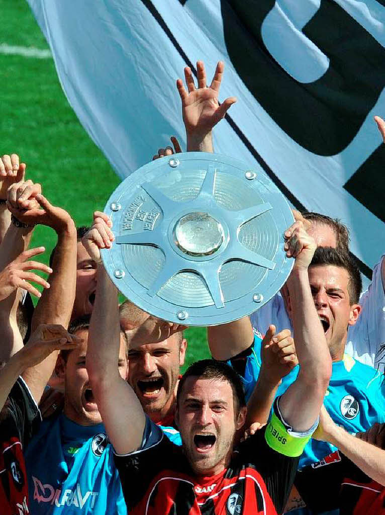 Zweitliga-Meister 2008/09: Diesen Titel nimmt dem Sportclub keiner mehr.