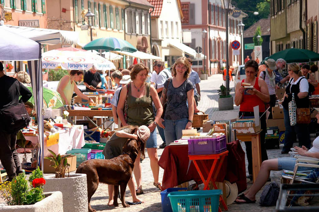 Genau hinschauen lohnte sich beim groen Angebot an den vielen Stnden in der Innenstadt.