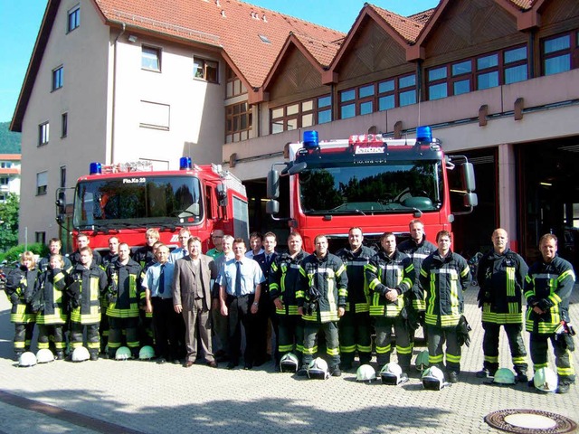 Kameraden der Freiwilligen Feuerwehr, ... dem Oberbrgermeister und Stadtrten.  | Foto: Sylvia Timm