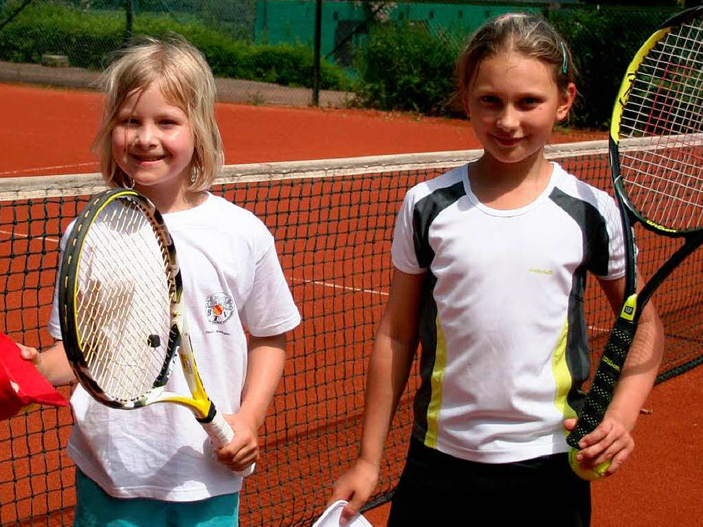 Finale Juniorinnen U10, links Siegerin Lisa Hartbaum (SC Freiburg) und Finalistin Viktoria Ivanov (TC BW Weil am Rhein).