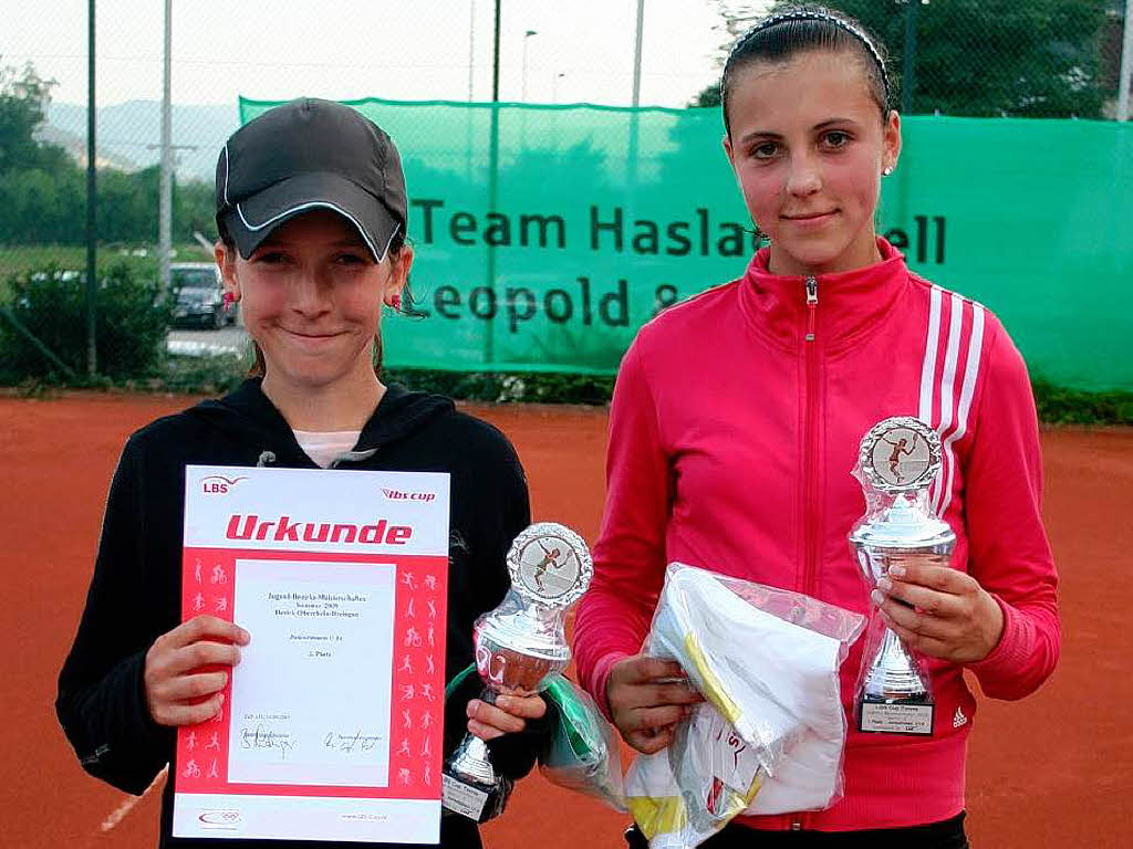 Finale Juniorinnen U14, links Finalistin Laura Wolfert (TC Mengen) und Siegerin Luisa Rauer (TC BW Oberweier).