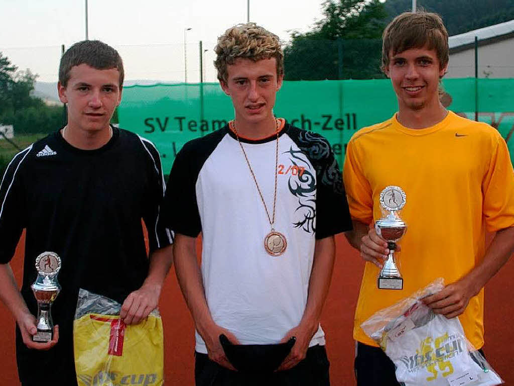 Finale Junioren U 18, links Finalist Edgar Bub (TC SW Kehl), der Drittplatzierte Michael Kohler (TC Zell 2005) und Sieger Daniel Kromer (TC Ettenheim).