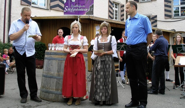 Mit der badischen Weinprinzessin Adrie...tgemeinschaft, den Schlossgrabenhock.   | Foto: Barbara Schmidt