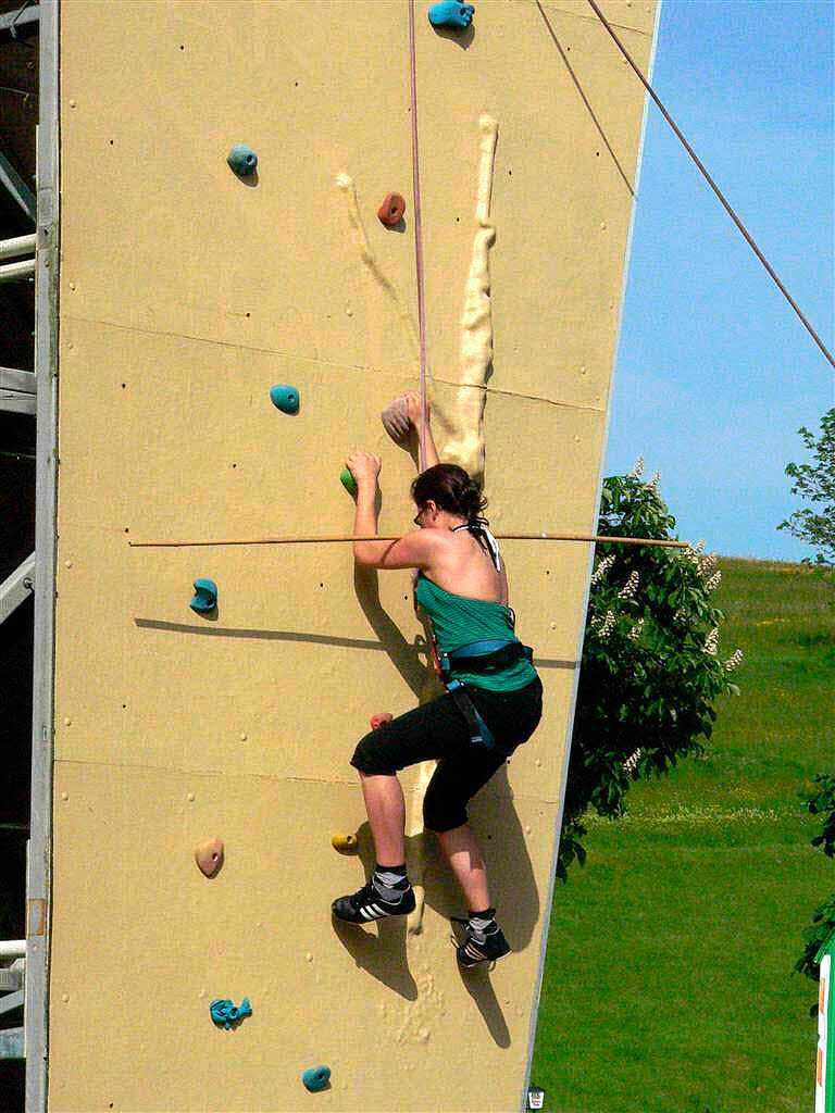 Girls an der Kletterwand