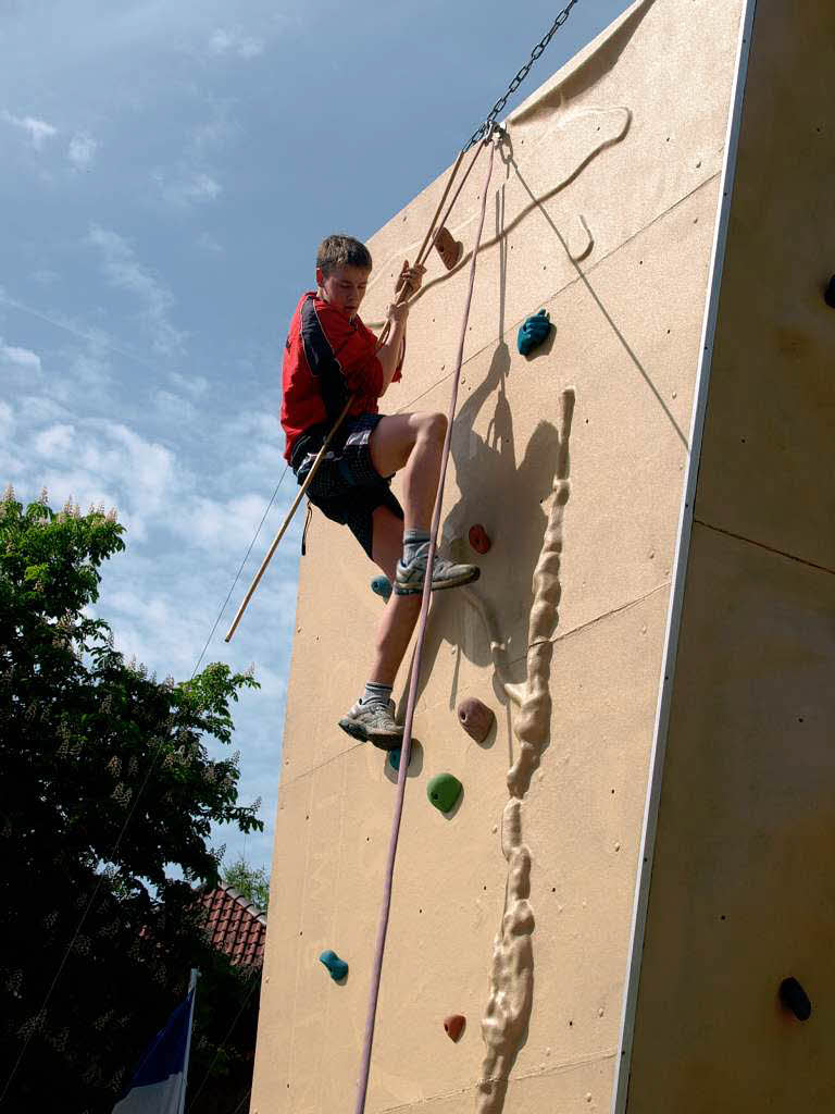 Die Jungs an der Kletterwand