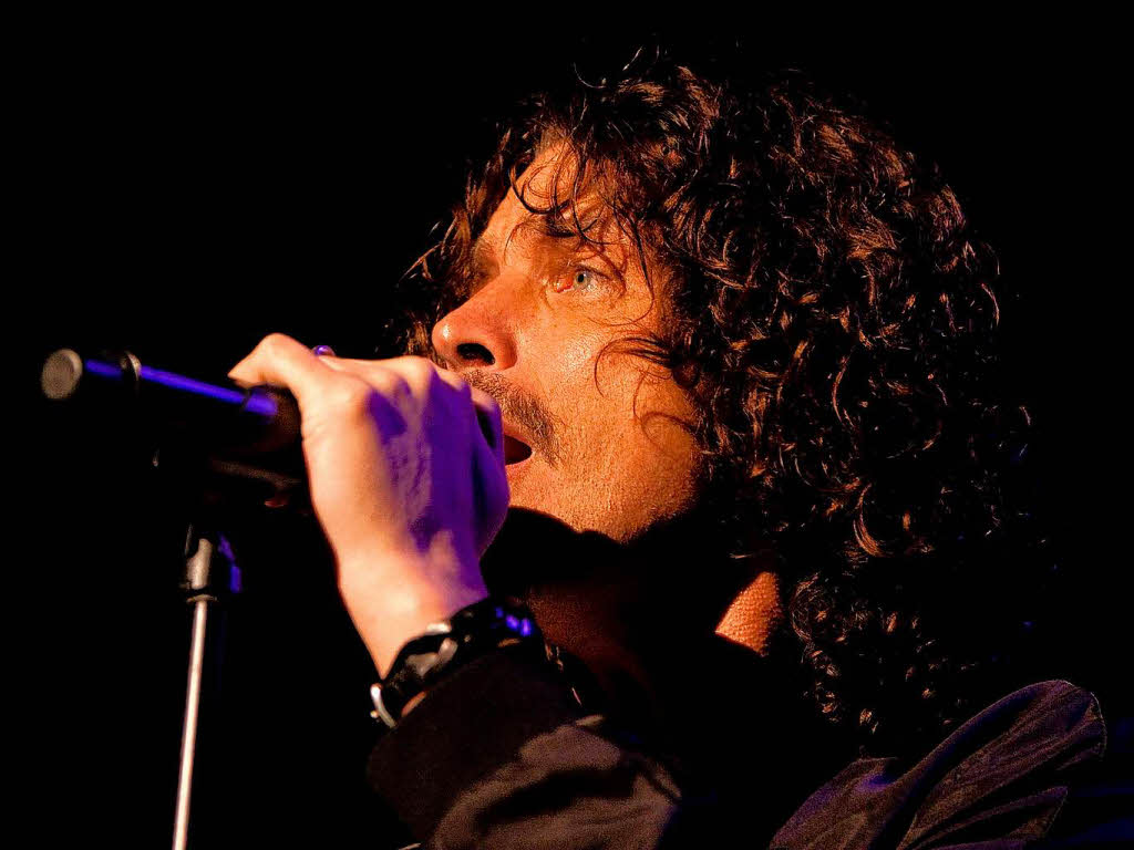 Chris Cornell,  frher Snger von Soundgarden und Audioslave, bernahm das Vorprogramm.