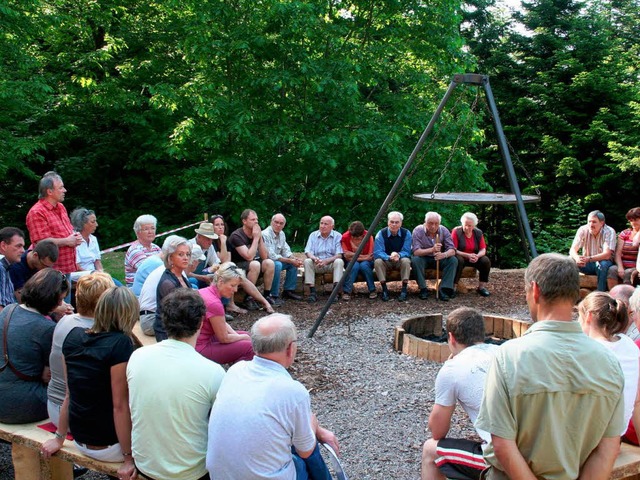 Ortstermin im ehemaligen Pflanzgarten im Dettenbachtal.  | Foto: Karin Hei