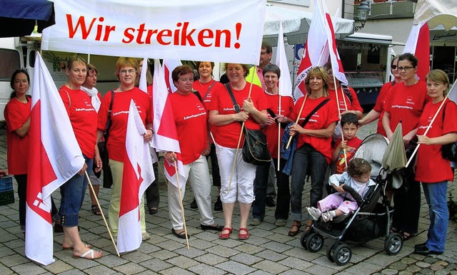 Streikende Kindergrtnerinnen gestern in Mllheim    | Foto: Bernd Michaelis