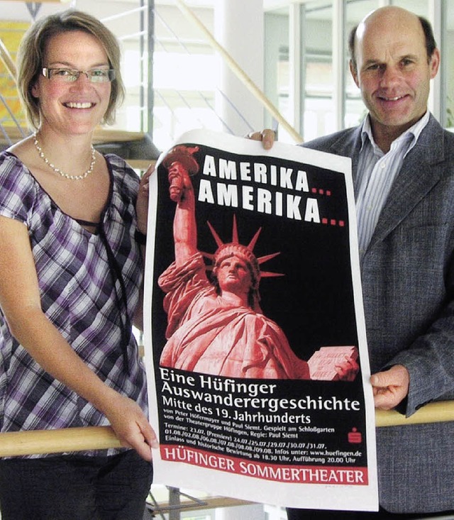 &#8222;Amerika, Amerika&#8220; heit d...t Vetter prsentierten  das  Plakat.    | Foto: Lendle