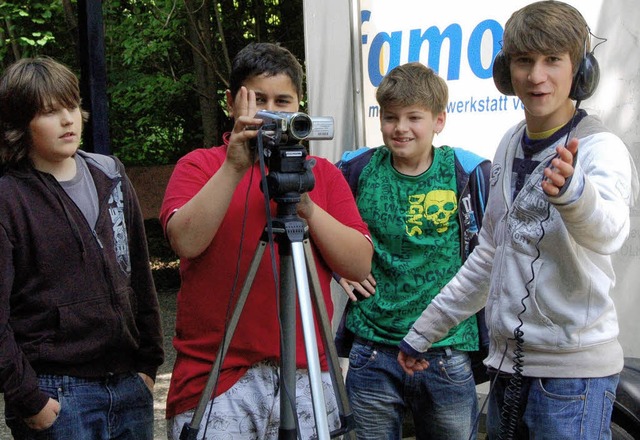 Die Kids der 6c der Hugo-Hfler-Realsc...ie-Stationen&quot; fr ihre eigene DVD  | Foto: Michel Gandon