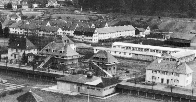 Die  Merklinstrae (im Vordergrund das...r rechts die Gebude der Firma Hummel   | Foto: Stadtarchiv