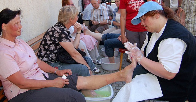 Nach 40 Kilometern ist eine Fubehandlung genau das Richtige.  | Foto: Hans-Dieter Folles