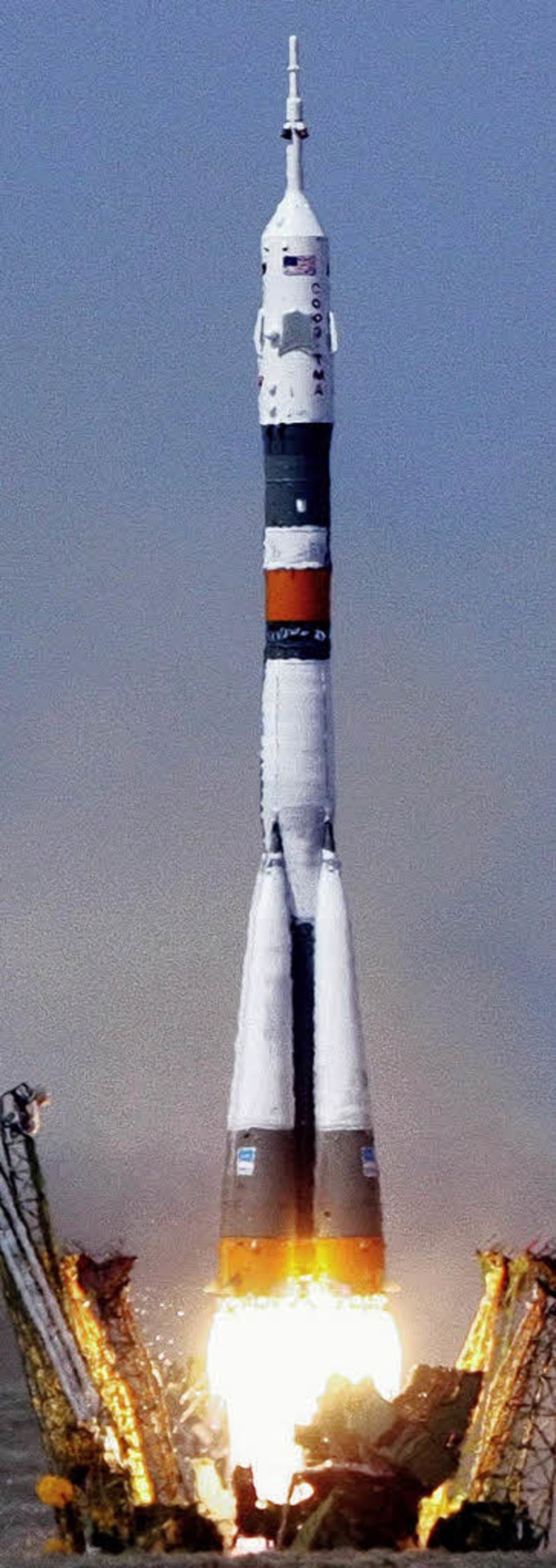 Da hebt sie ab: Diese Rakete bringt die ISS-Besatzung ins All.   | Foto: dpa